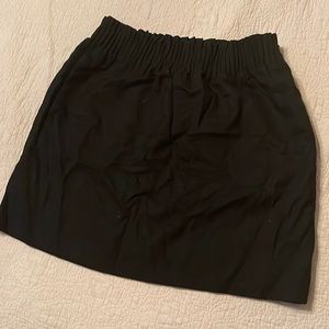 Black skirt with elastic band